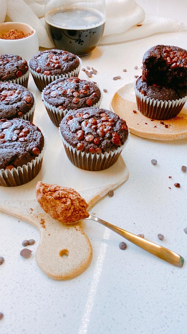 MUFFINS DE CACAO Y CERVEZA NEGRA - clotildeponelamesa